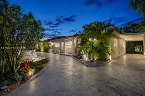 491 W 35th Place Hialeah FL 33012