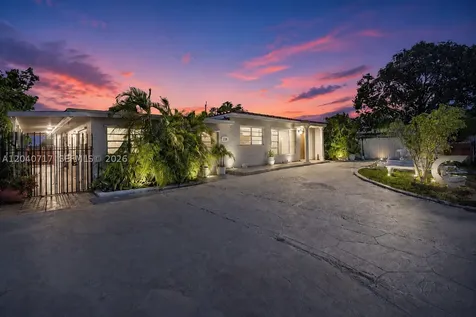491 W 35th Place Hialeah FL 33012