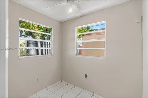 491 W 35th Place Hialeah FL 33012