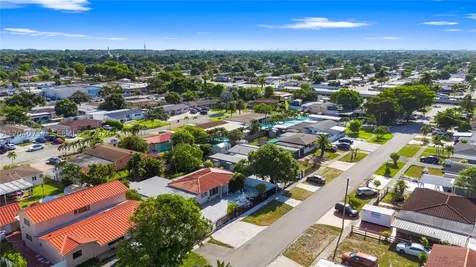 491 W 35th Place Hialeah FL 33012