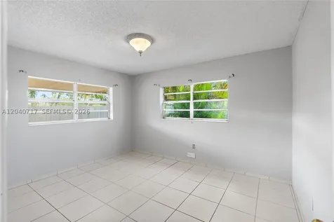 491 W 35th Place Hialeah FL 33012