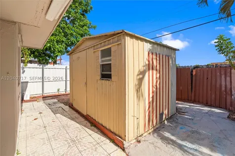 491 W 35th Place Hialeah FL 33012