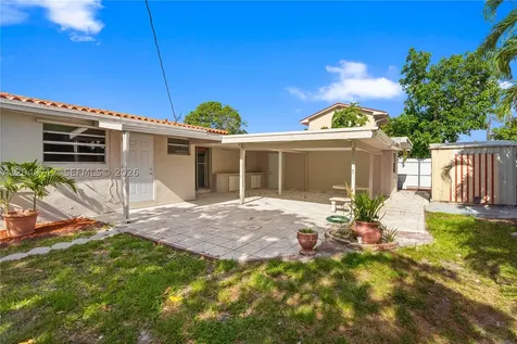 491 W 35th Place Hialeah FL 33012