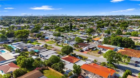 491 W 35th Place Hialeah FL 33012
