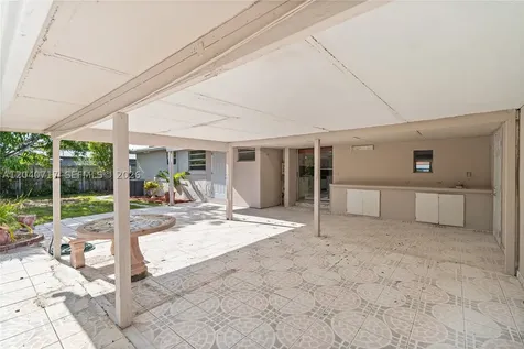 491 W 35th Place Hialeah FL 33012