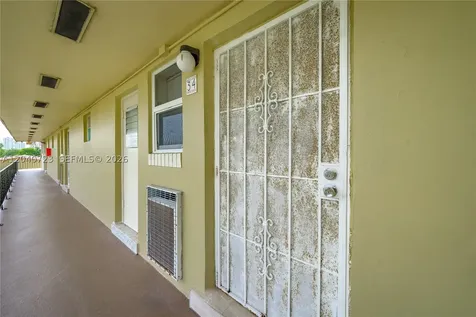 2880 NE 203rd Street Aventura FL 33180