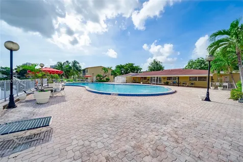2880 NE 203rd Street Aventura FL 33180
