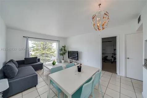 2880 NE 203rd Street Aventura FL 33180