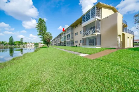 2880 NE 203rd Street Aventura FL 33180