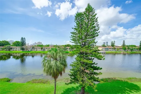 2880 NE 203rd Street Aventura FL 33180