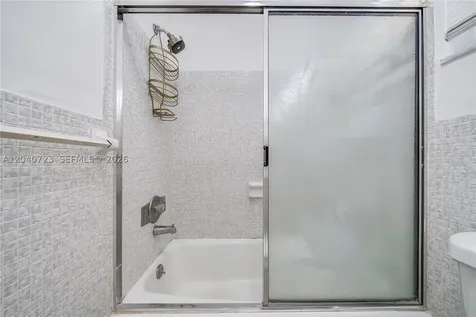 2880 NE 203rd Street Aventura FL 33180
