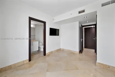 3330 NE 190th Street Aventura FL 33180