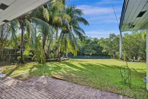 18500 NE 23rd Court Miami FL 33180