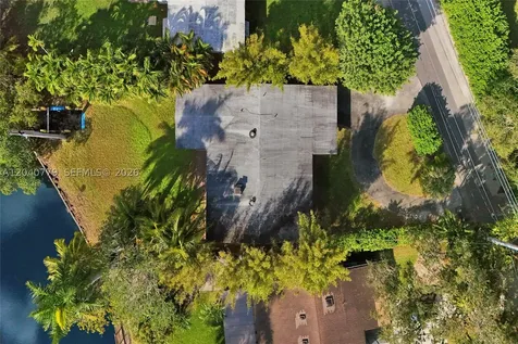 18500 NE 23rd Court Miami FL 33180
