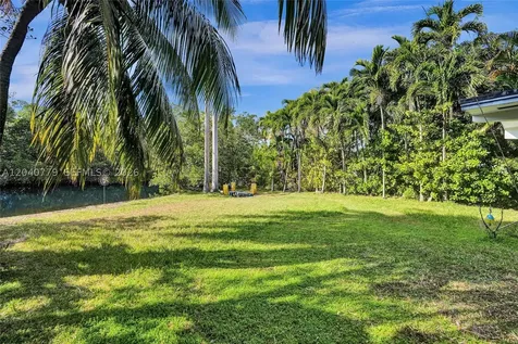 18500 NE 23rd Court Miami FL 33180
