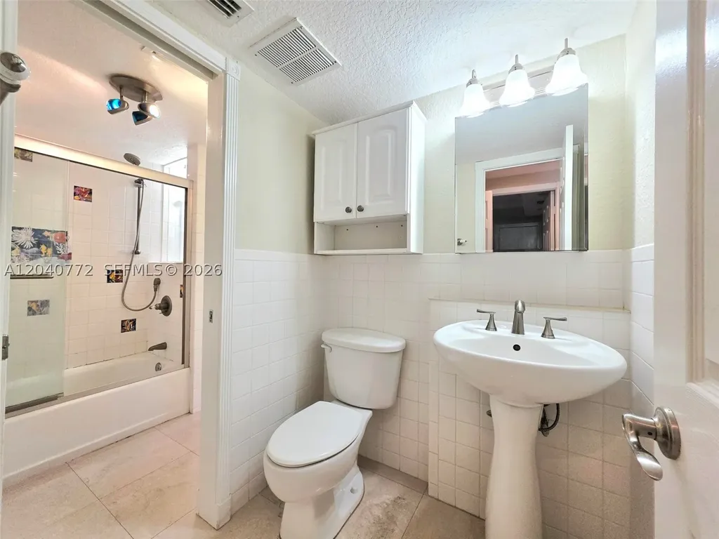 1400 NE 57th Court Fort Lauderdale FL 33334