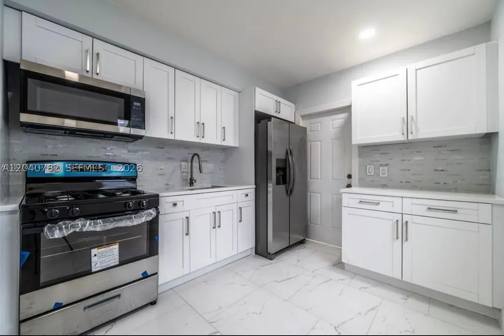425 NW 14th Way Fort Lauderdale FL 33311