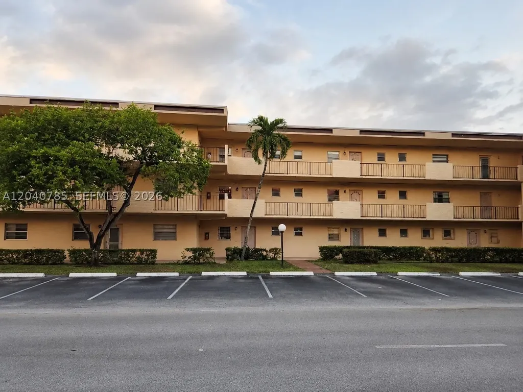 301 Cambridge Road Hollywood FL 33024