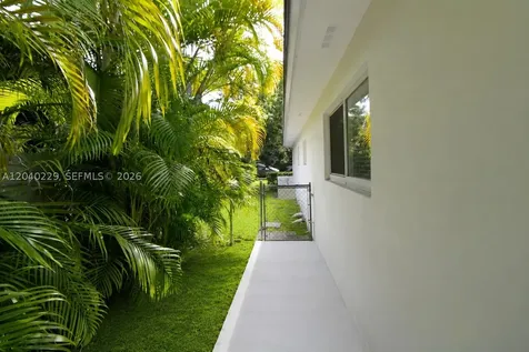 7415 SW 56 Avenue Miami FL 33143