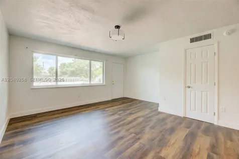 1450 NE 151st Street Miami FL 33162