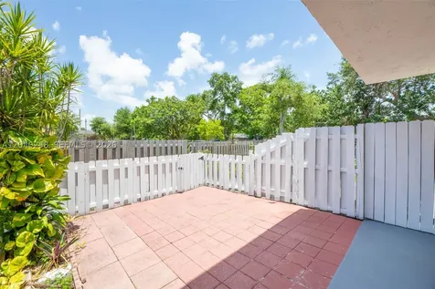 1450 NE 151st Street Miami FL 33162
