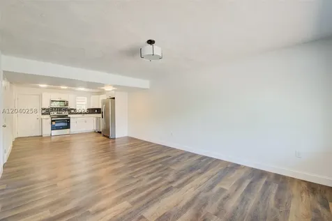 1450 NE 151st Street Miami FL 33162