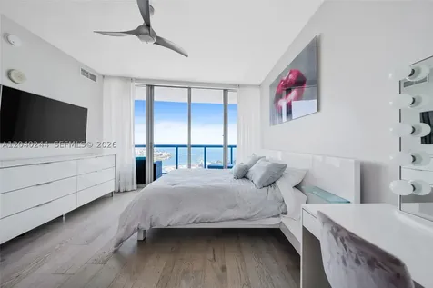 888 Biscayne Boulevard Miami FL 33132