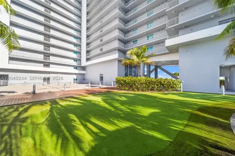 888 Biscayne Boulevard Miami FL 33132