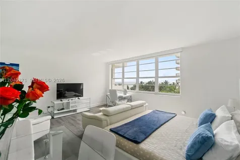 100 Lincoln Road Miami Beach FL 33139