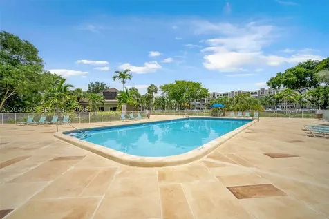 8101 Camino Real Miami FL 33143