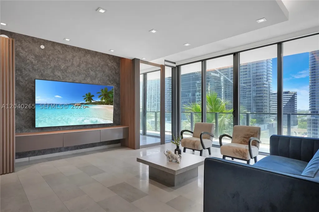 68 SE 6th Street Miami FL 33131