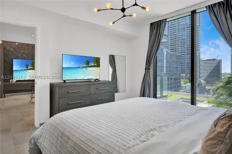 68 SE 6th Street Miami FL 33131