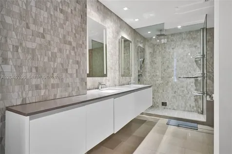 68 SE 6th Street Miami FL 33131