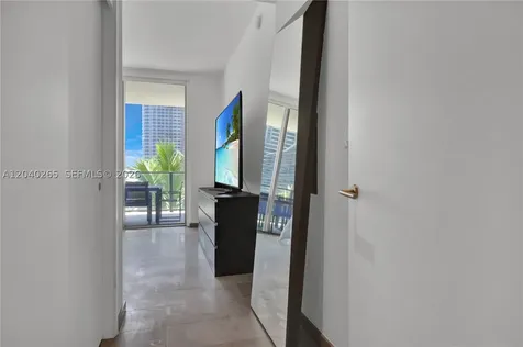 68 SE 6th Street Miami FL 33131