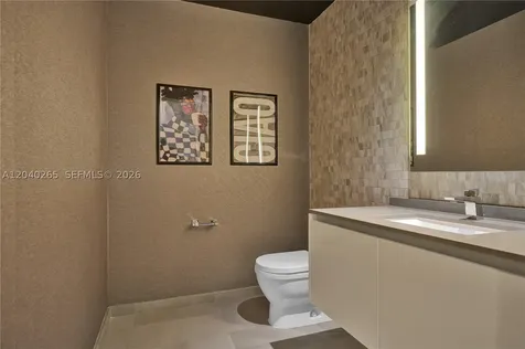 68 SE 6th Street Miami FL 33131