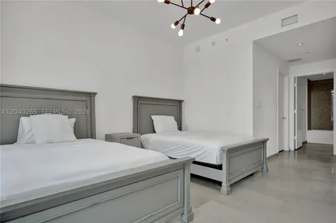 68 SE 6th Street Miami FL 33131