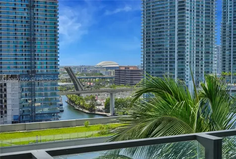 68 SE 6th Street Miami FL 33131
