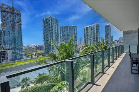 68 SE 6th Street Miami FL 33131