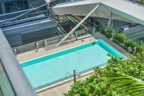 68 SE 6th Street Miami FL 33131