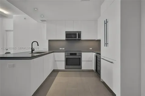 68 SE 6th Street Miami FL 33131