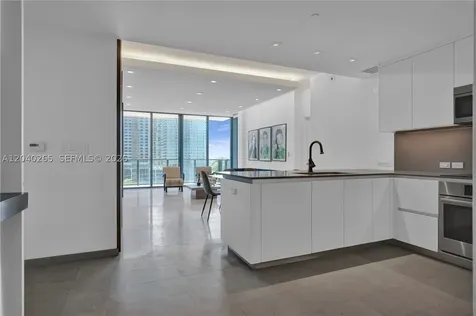 68 SE 6th Street Miami FL 33131