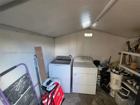 1529 SW 131 Avenue Miami FL 33184