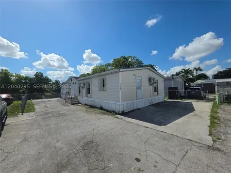 1529 SW 131 Avenue Miami FL 33184