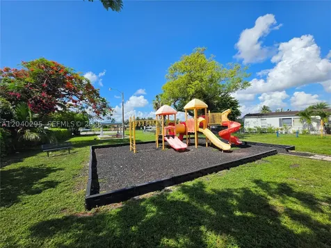 1529 SW 131 Avenue Miami FL 33184