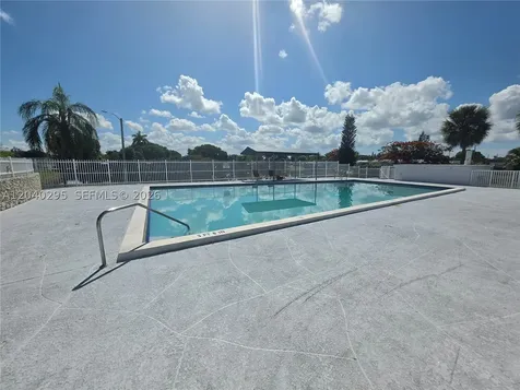 1529 SW 131 Avenue Miami FL 33184