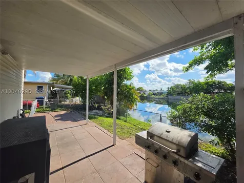 1529 SW 131 Avenue Miami FL 33184
