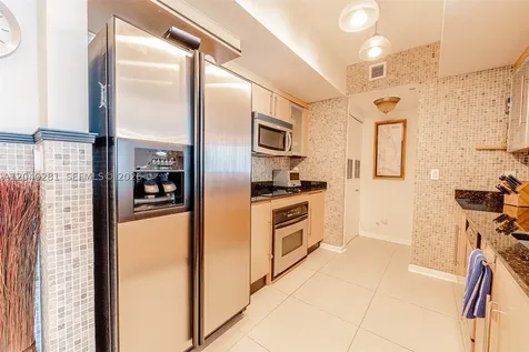 325 S Biscayne Boulevard Miami FL 33131