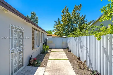 302 NW 100th Street Miami FL 33150