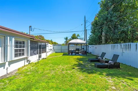 302 NW 100th Street Miami FL 33150