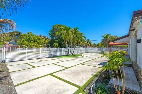 302 NW 100th Street Miami FL 33150